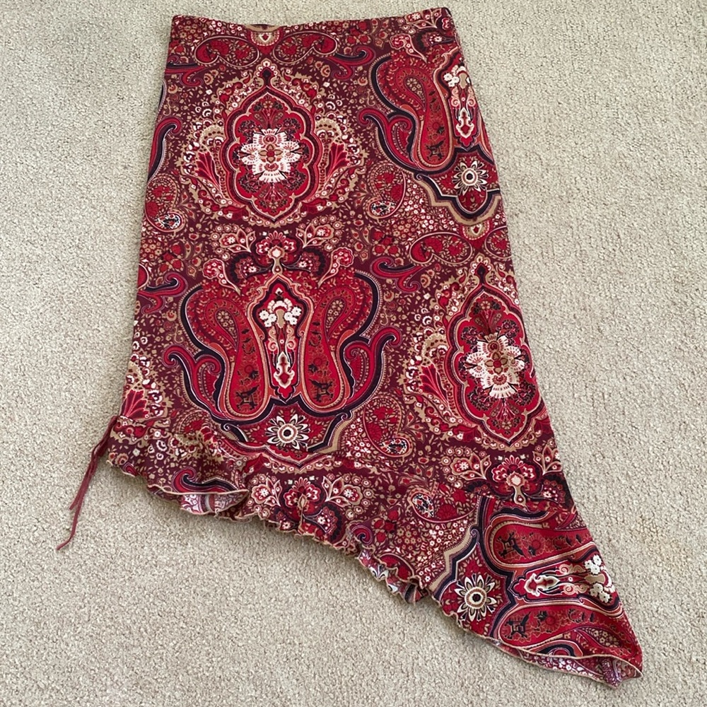 Asymmetrical skirt